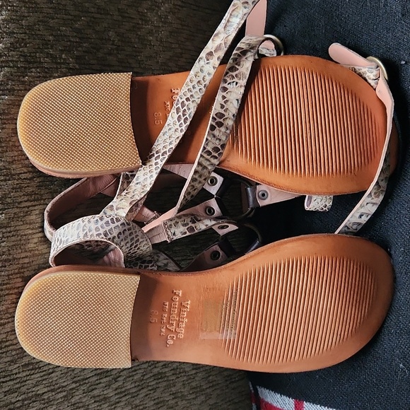 Sandles - Picture 3 of 3